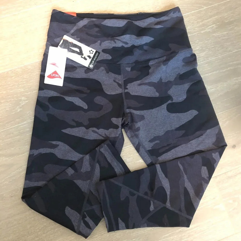 Tuff Athletics Yoga Crop Camo Leggings Poly Nylon Blend Grey + Black Sz M NWT